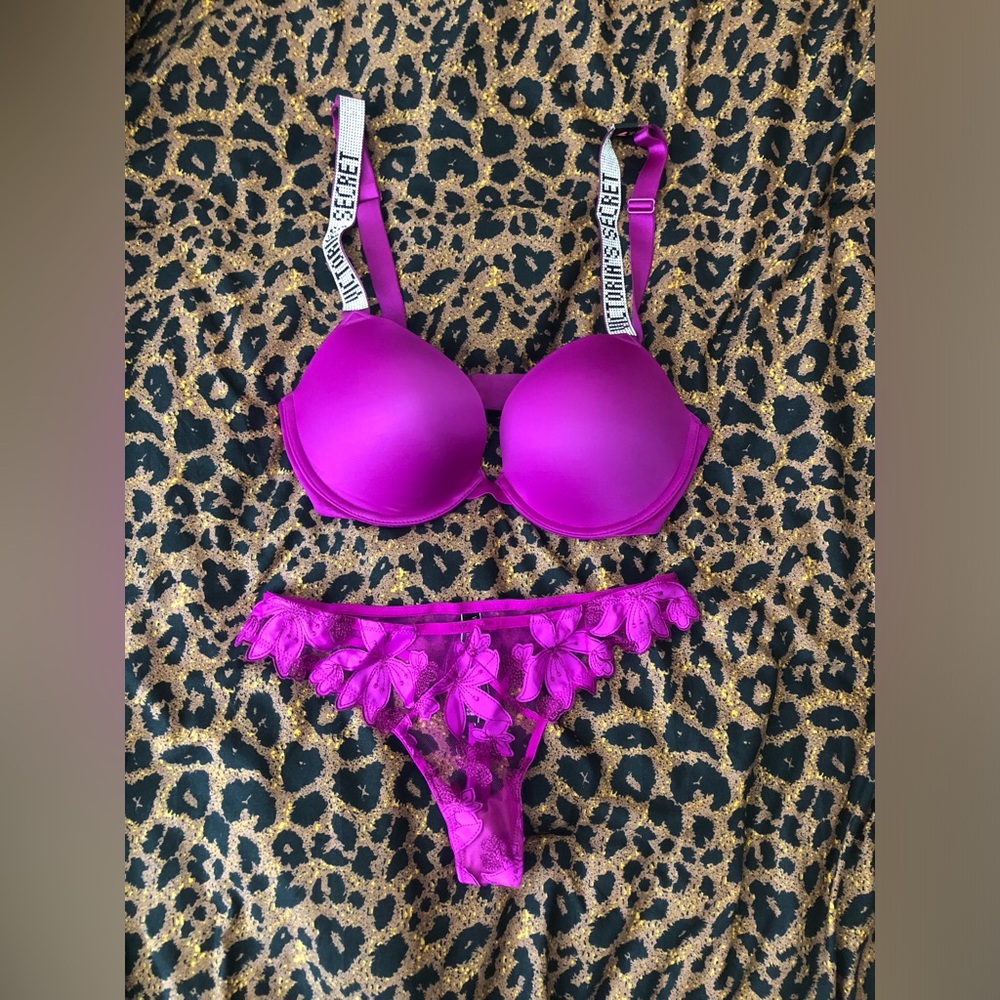 New Victoria’s Secret Very Sexy Lace Shine Strap Push-Up Bra Thong Set S/34C